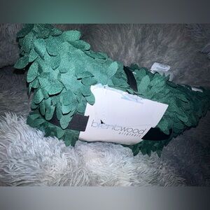 Green LEAF LIKE Decorative Pillow